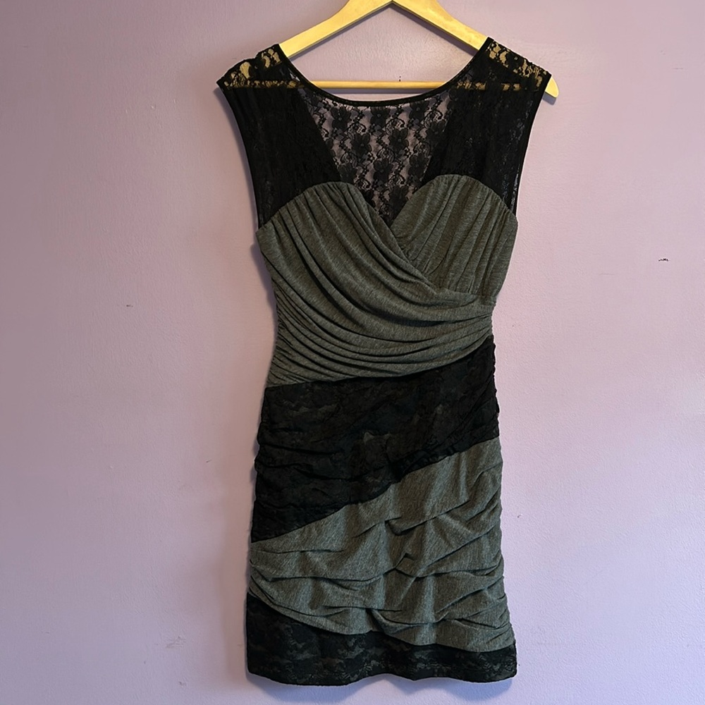 Lace detailed mini guess dress.